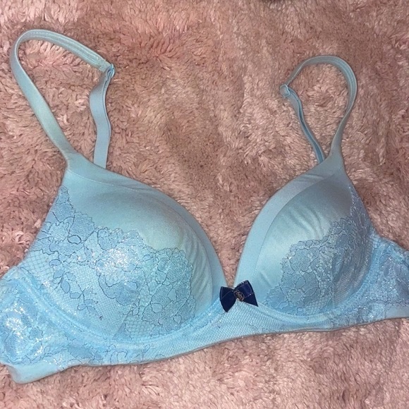 Victoria’s Secret Body by Victoria No Wire Lace Padded Bra with Blue Bow Detail - Picture 1 of 7